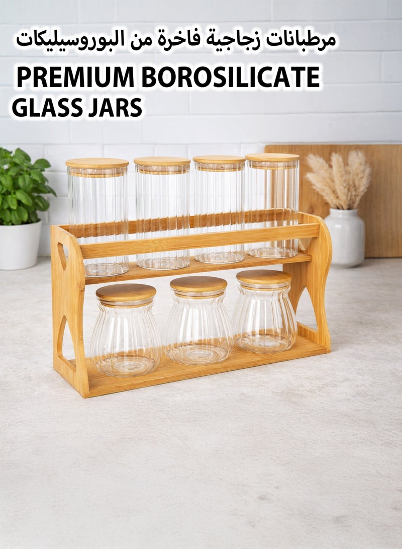 توشيونيكس طقم برطمانات توابل زجاجية مكون من 7 قطع مع رف من الخيزران ذي طبقتين | برطمانات تخزين مضلعة من زجاج البوروسيليكات مع أغطية محكمة الإغلاق من الخيزران | منظم سطح المطبخ للتوابل والأعشاب والبهارات - Image 4